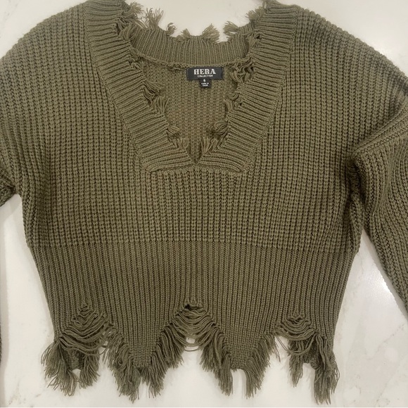 NWOT! Hera Olive Green Distressed Cropped Sweater - Picture 2 of 12